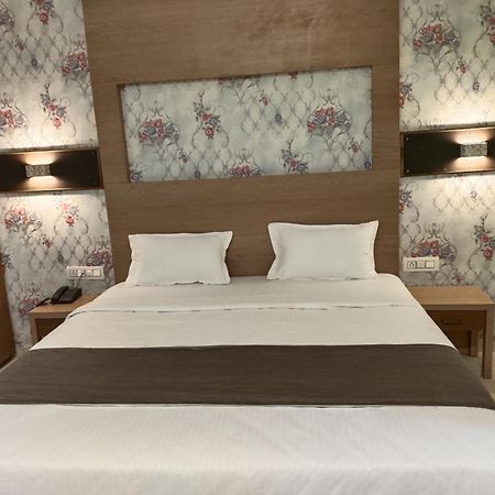 Hotel Shiv Chhaya Индор Екстериор снимка