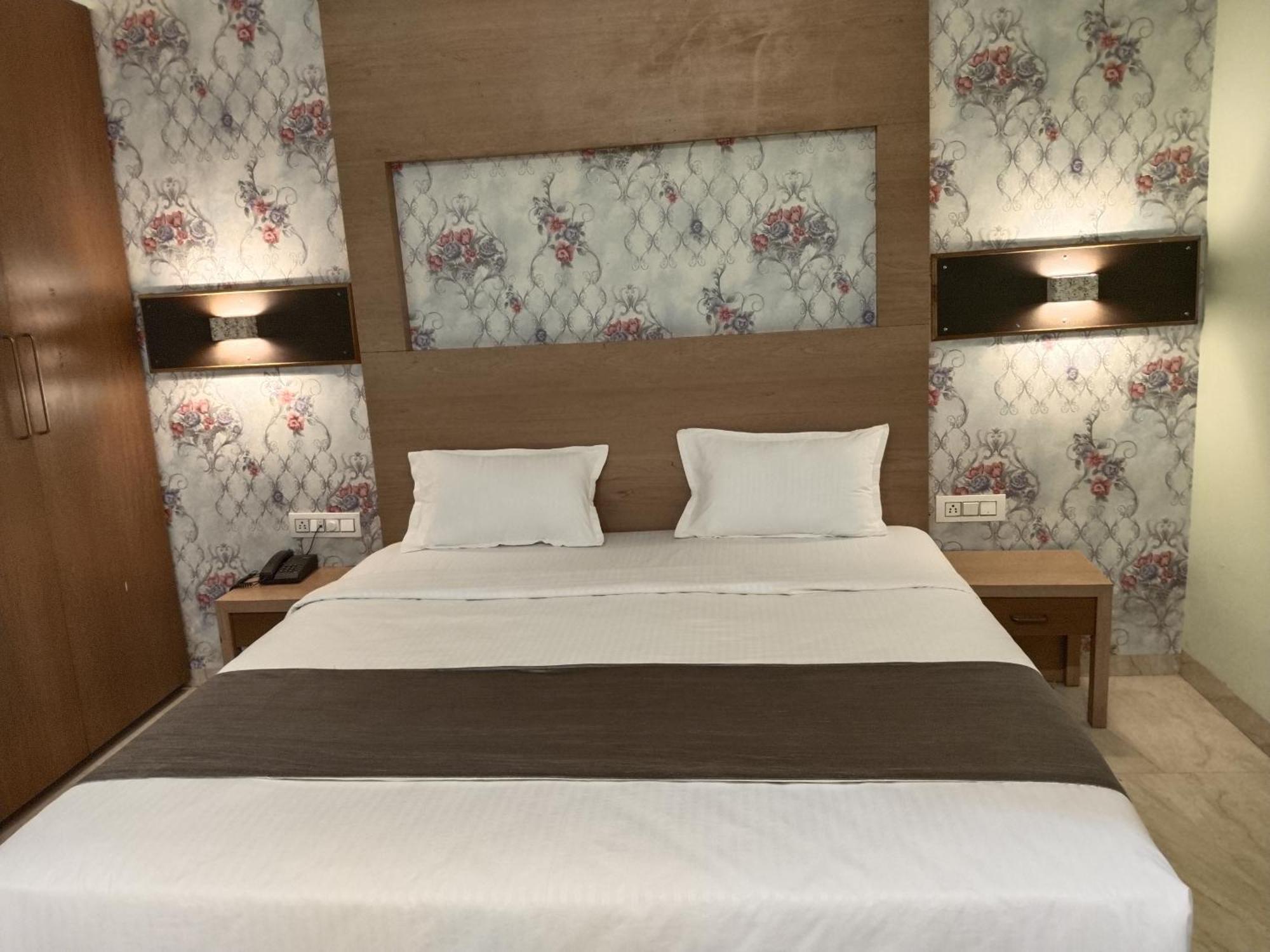 Hotel Shiv Chhaya Индор Екстериор снимка