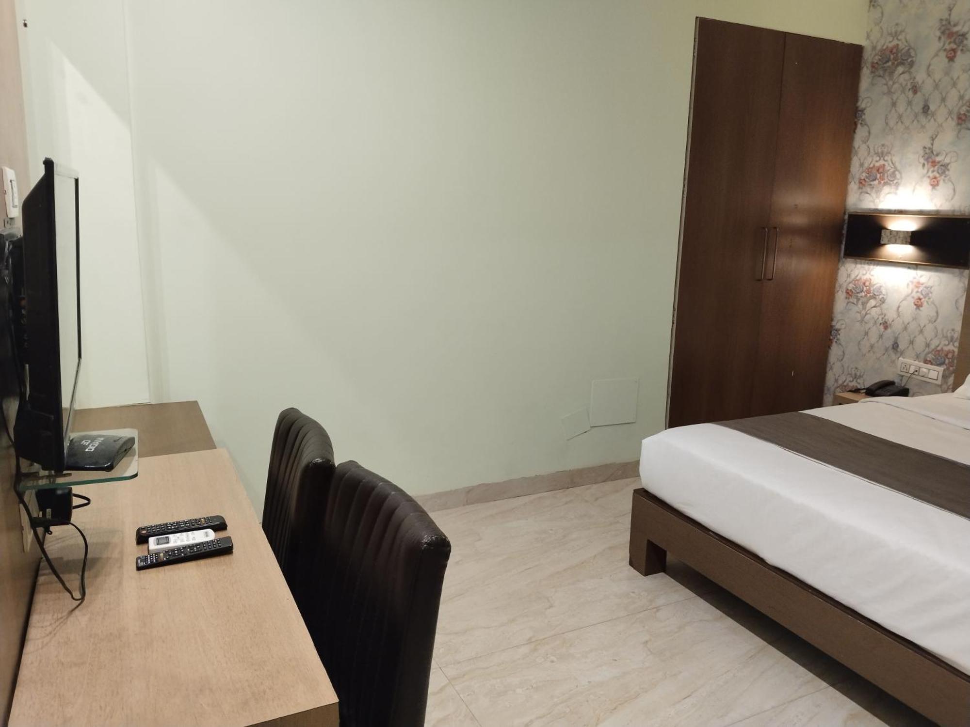 Hotel Shiv Chhaya Индор Екстериор снимка