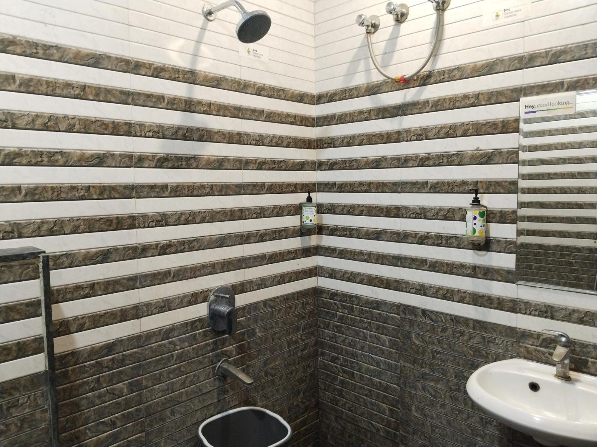 Hotel Shiv Chhaya Индор Екстериор снимка